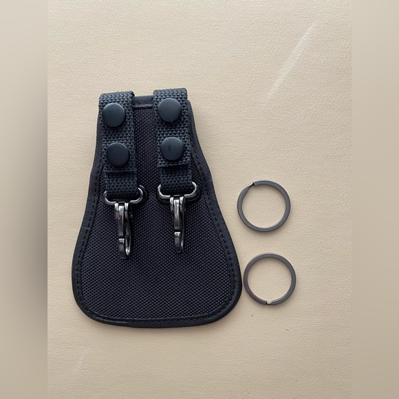 NWOT- 2 ring key holder, attaches to belt - Picture 4 of 5